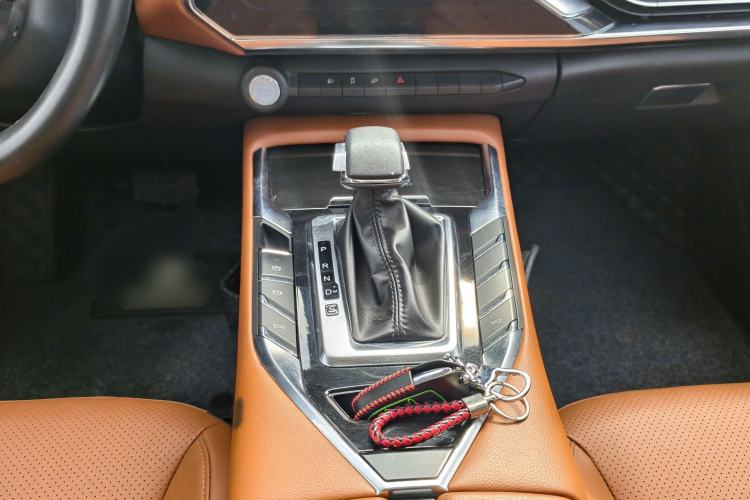 Used Zotye T500 2018 1.5T Automatic Smart Connected Prestige Model Gear Lever