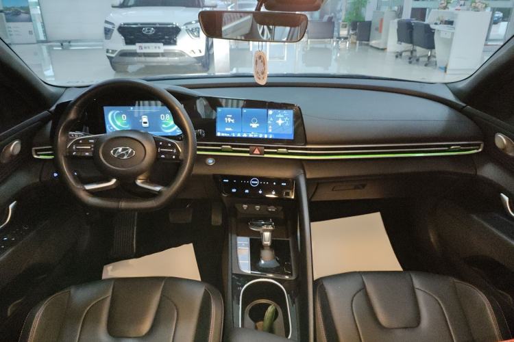 Used Hyundai Elantra 2022 1.5L CVT 20th Anniversary Edition Center Console