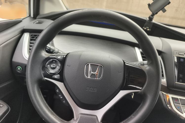 Used Honda Jade 2013 1.8L automatic Comfort version 5 seats Steering Wheel