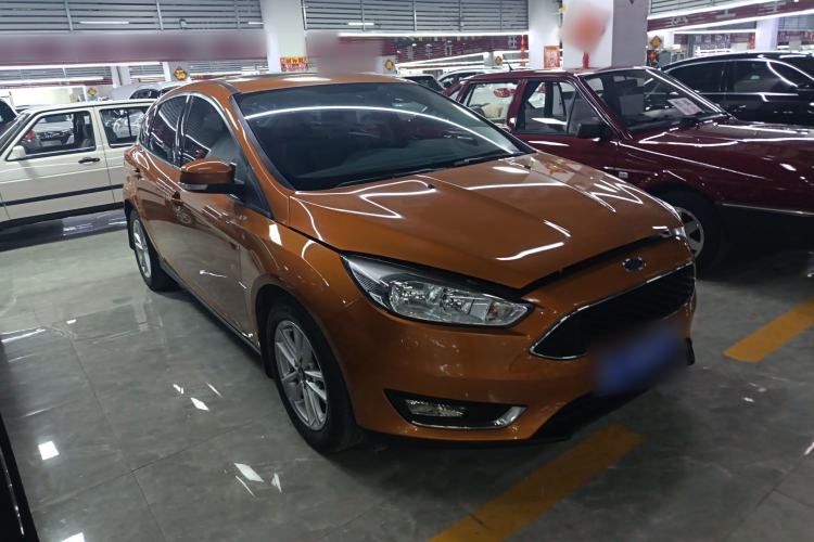 Used Ford Focus 2015 Hatchback 1.6L Automatic Fashion Edition Front Right 45 Deg