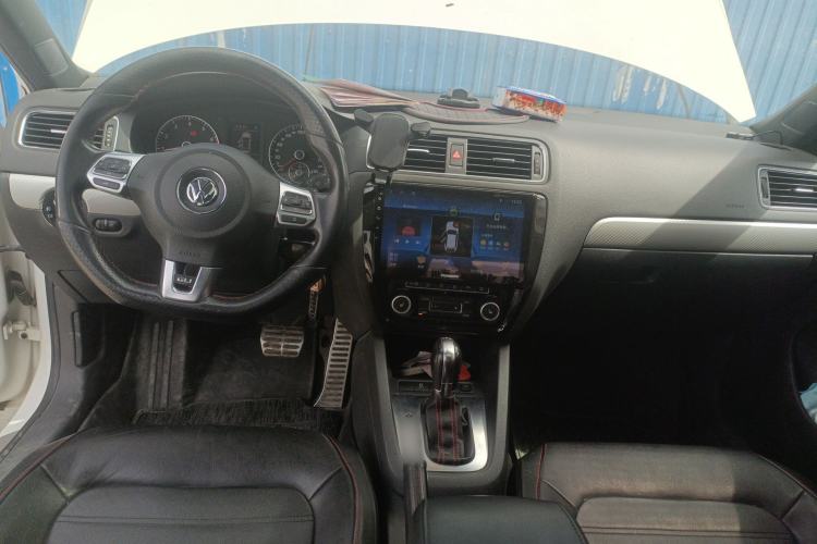 Used Volkswagen Sagitar 2013 2.0 TSI GLI Center Console