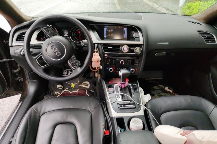 Used Audi A5 2013 Sportback 40 TFSI Center Console