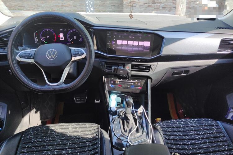 Used Volkswagen Tayron X 2020 330TSI Two-Wheel Drive Luxury Smart Connectivity Version Center Console