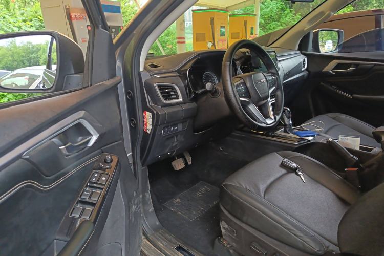 Used Isuzu D-MAX 2021 1.9T Automatic 4x4 Diesel Global Huan Dong RZ4E