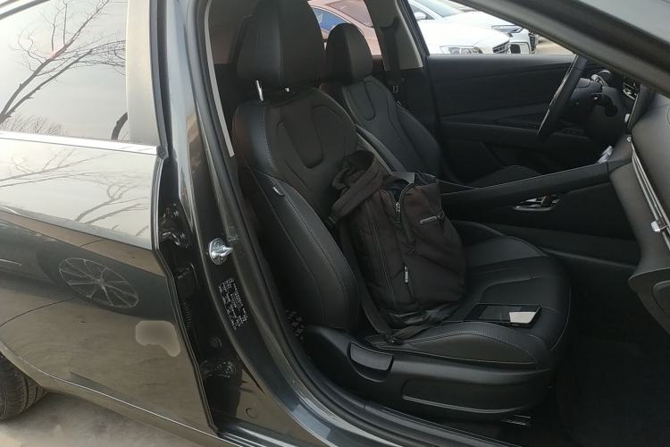 Used Hyundai Elantra 2023 1.5L CVT GLX Elite Edition Right Front Seat