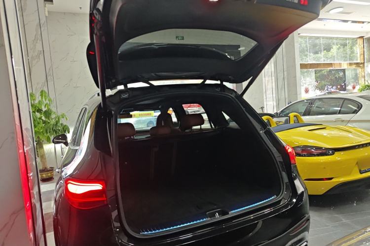 Used Mercedes-Benz GLC 2024 Facelifted GLC 260 L 4MATIC Luxury Version 5 Seats
