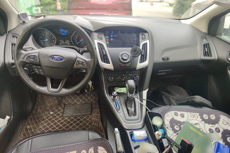 Used Ford Focus 2015 Hatchback 1.6L Automatic Comfort Model Center Console