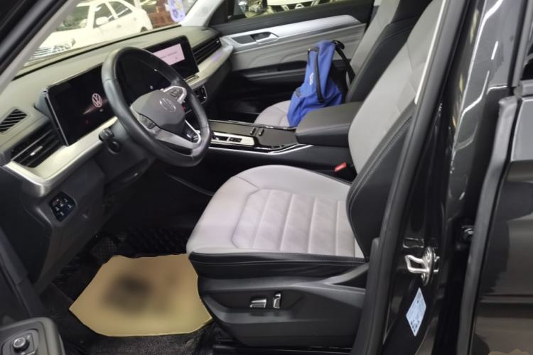 Used Volkswagen Tavendor 2023 330TSI Luxury Touring Edition Left Front Seat