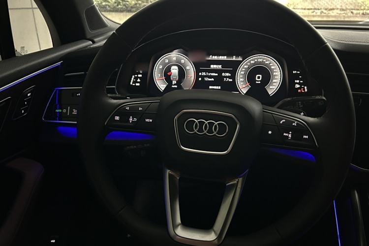 Used Audi Q7 2023 55 TFSI quattro S line Sport Edition Interior 2
