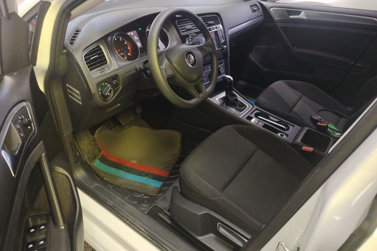 Used Volkswagen Golf 2016 1.6L Automatic Fashion Model
