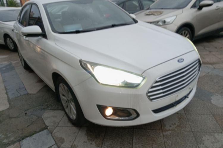 Used Ford Escort 2015 1.5L Automatic Fashion Model Exterior 1