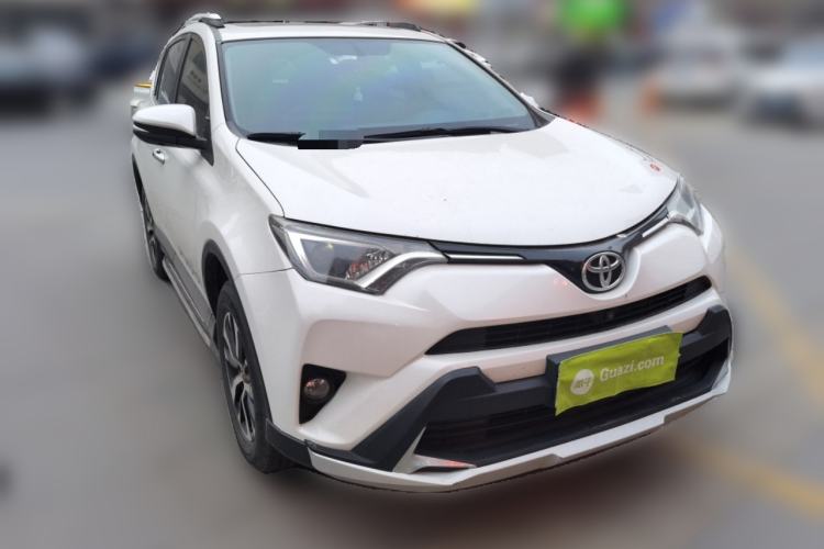 Used Toyota RAV4 2016 2.0L CVT Two-Wheel Drive Fashion Edition China V Standard Front Right 45 Deg
