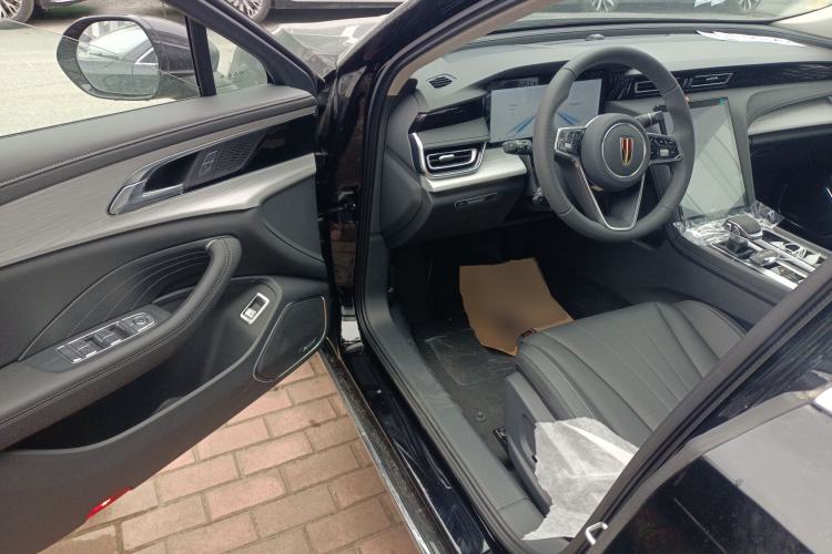 Used Hongqi H5 2025 2.0T Automatic Flag Edition – 500 000 Units Commemorative Version
