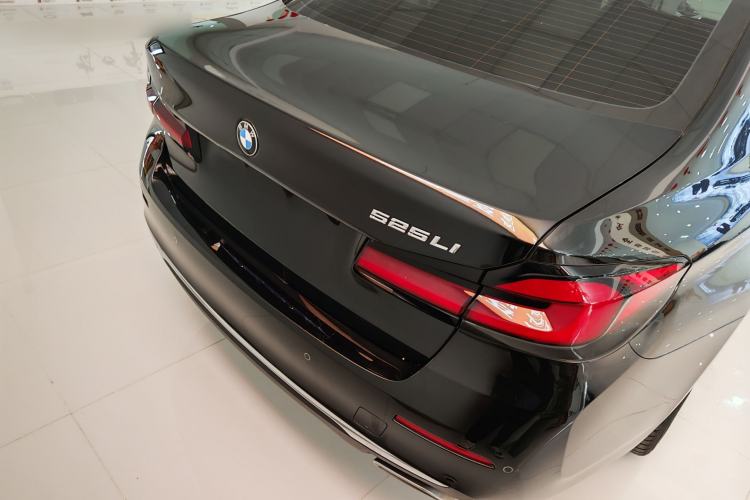 Used BMW 5 Series 2022 Second Facelift 525Li Luxury Package
