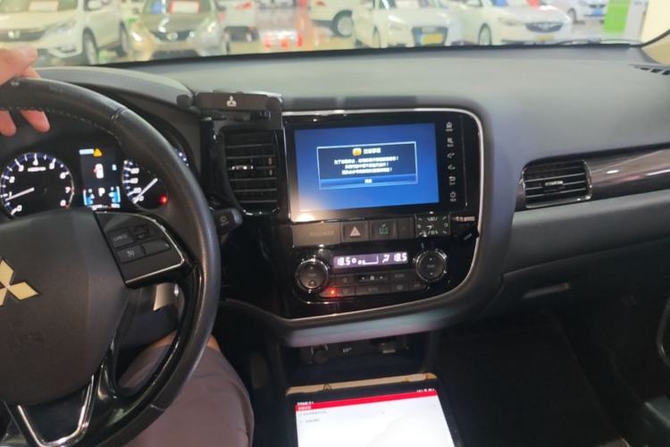 Used Mitsubishi Outlander 2019 2.4L 4x4 Zhi Xiang Edition 7 Seats China VI Standard