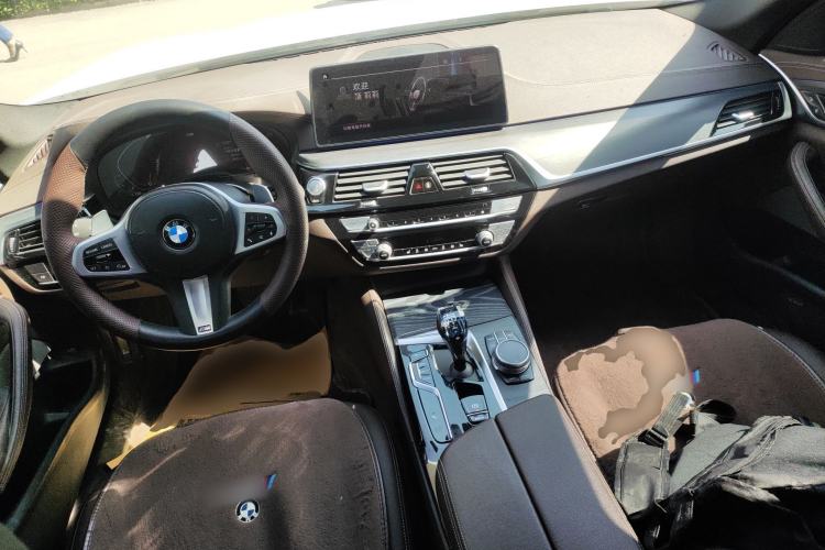 Used BMW 5 Series 2021 Facelifted 530Li Leading Edition M Sport Package Center Console