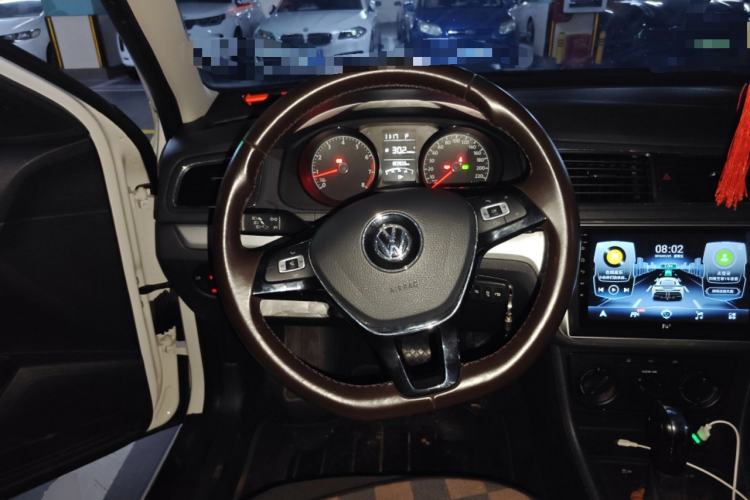 Used Volkswagen Gran Lavida 2015 1.6L Automatic Fashion Edition Steering Wheel