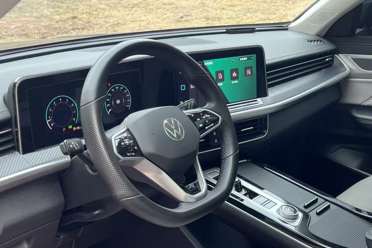 Used Volkswagen Tavendor 2024 380TSI All-Wheel-Drive R-Line Cruise Premium Edition
