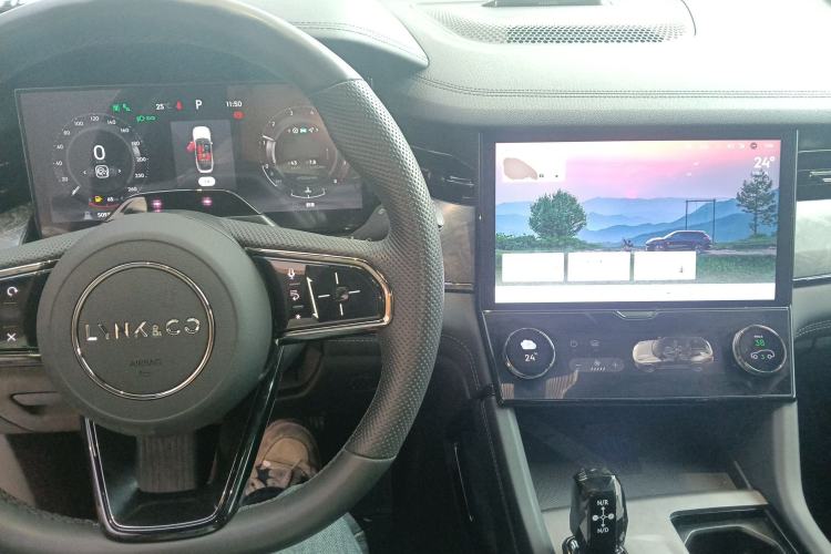 Used Lynk & Co 09 2021 2.0T Halo Six-Seater Center Console