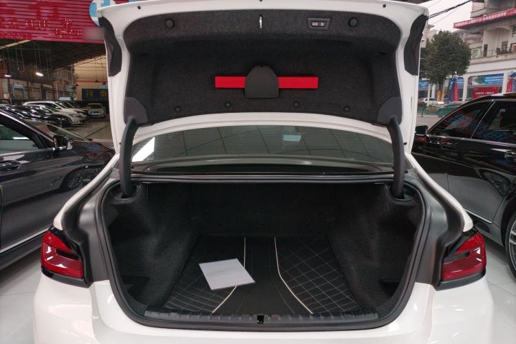 Used BMW 5 Series 2022 Second Facelift 530Li Luxury Edition Premium Package
