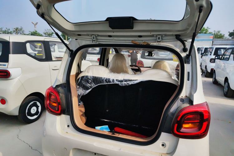 Used Wuling Hongguang MINIEV 2025 Four-Door Version Advanced Edition Trunk