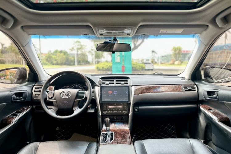 Used Toyota Camry 2016 2.0G 10th Anniversary Leading Edition Interior 1