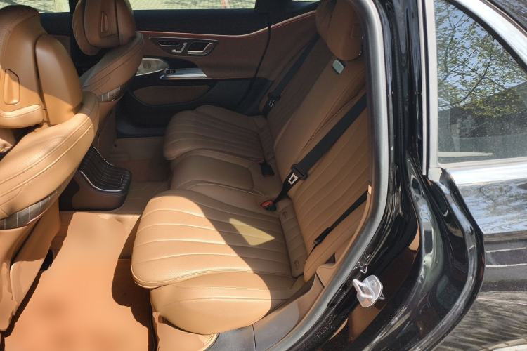 Used Mercedes-Benz E-Class 2024 Facelift E 300 L Luxury Edition Left Rear Seat