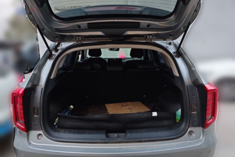 Used Haval JOLION 2021 1.5T Automatic Four-Door Version Trunk