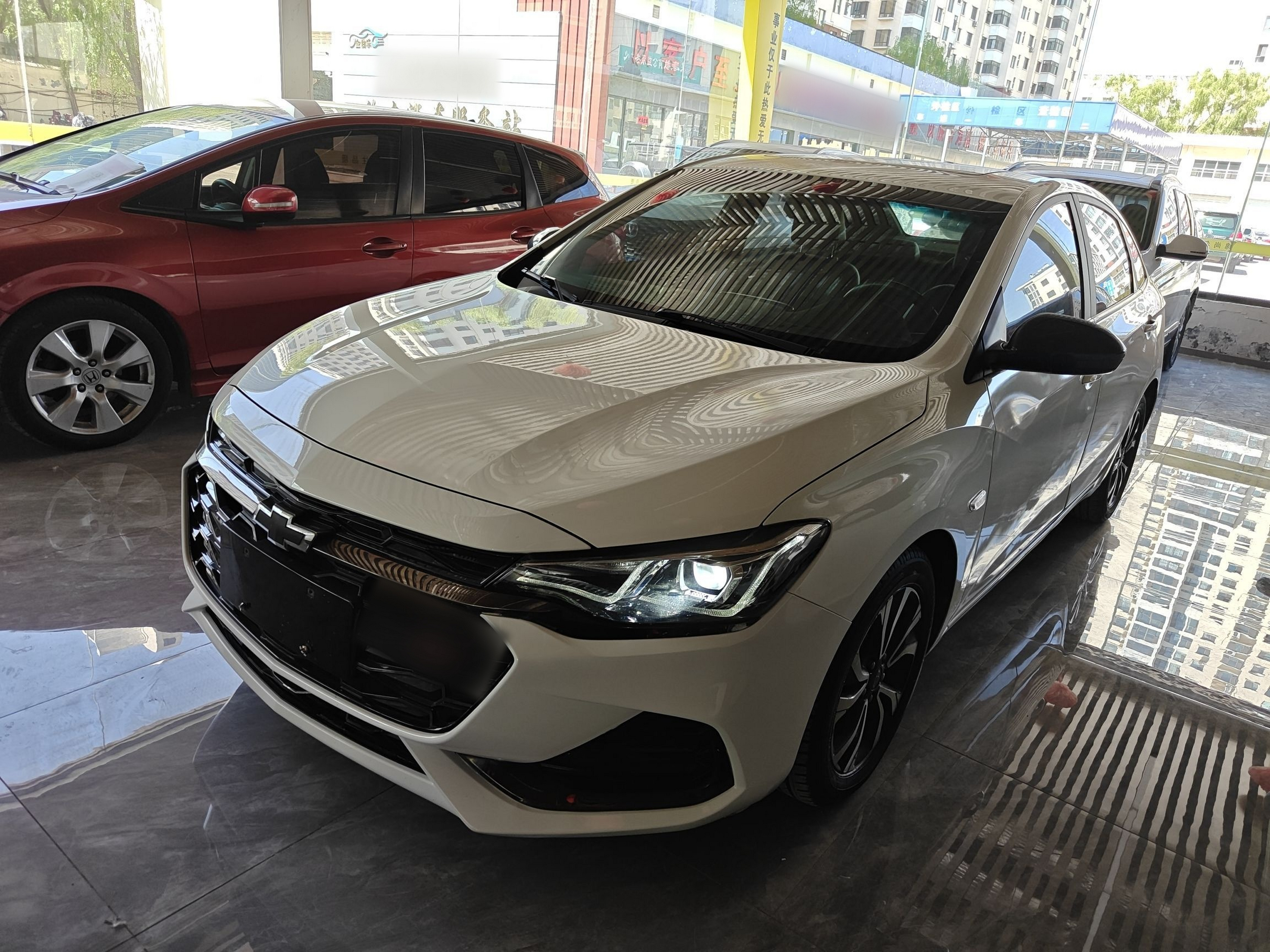 Под передней частью автомобиля