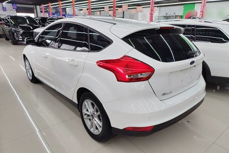 Used Ford Focus 2015 Hatchback 1.6L Manual Fashion Edition
