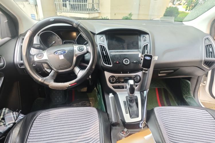 Used Ford Focus 2012 Hatchback 2.0L Automatic Luxury Sport Model Center Console