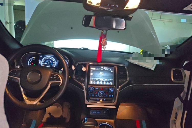 Used Jeep Grand Cherokee 2014 3.6L Elite Navigation Edition Center Console