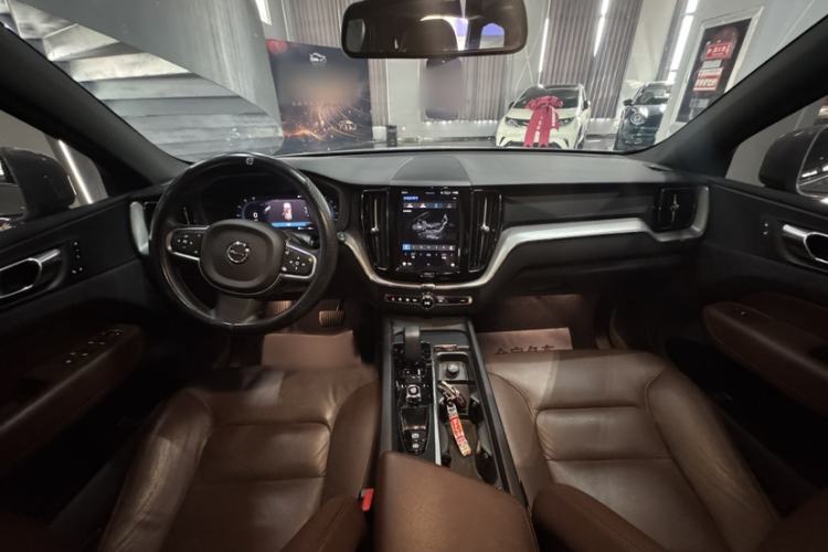 Used Volvo XC60 2023 B5 4x4 Smart Luxury Edition