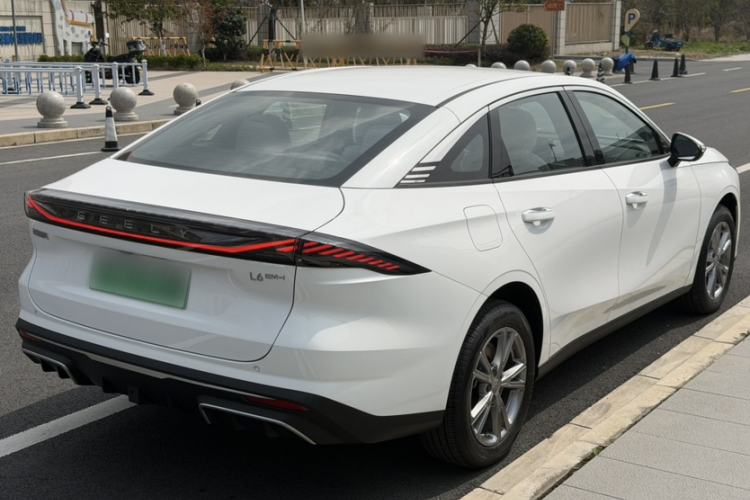 Used Geely Galaxy L6 2025 EM-i 140km Long-Range Version