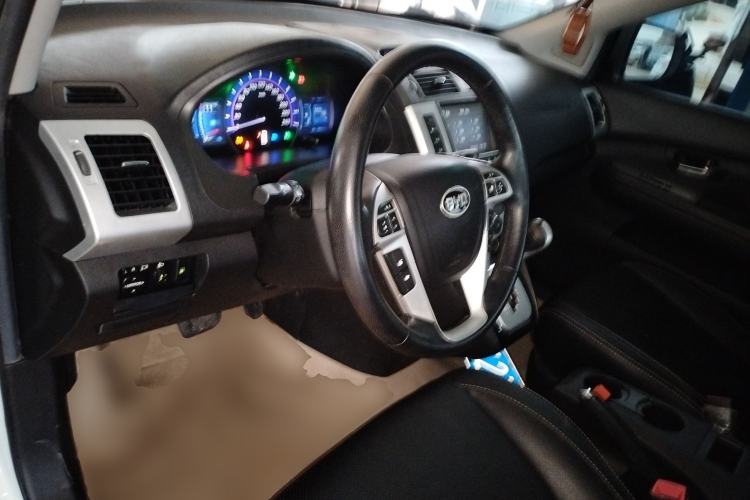 Used BYD S6 2013 Platinum Edition 2.4L Automatic Luxury Model