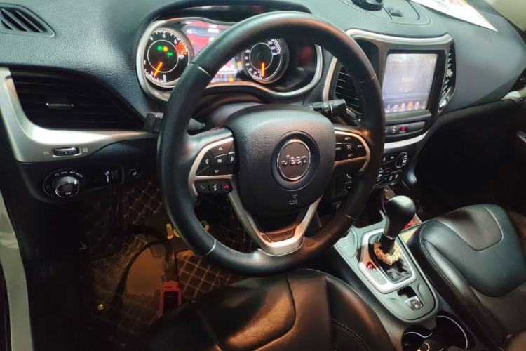 Used Jeep Cherokee 2016 2.4L Superior Edition
