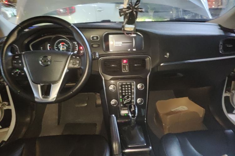 Used Volvo V40 2017 T3 Zhiyi Edition