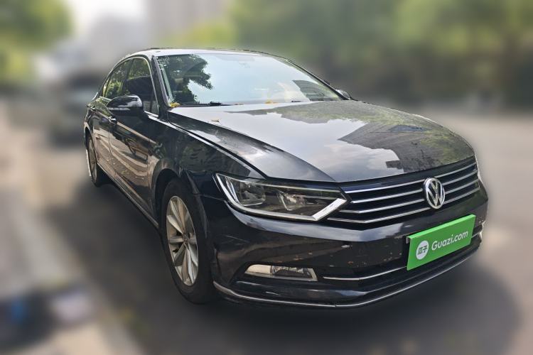 Used Volkswagen Magotan 2018 330TSI DSG Advanced Model Front Right 45 Deg