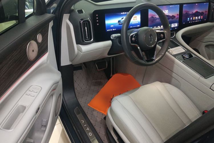 Used Hima AITO M9 2024 All-Electric Ultra Version 100 kWh 6-Seater Model Driver Seat