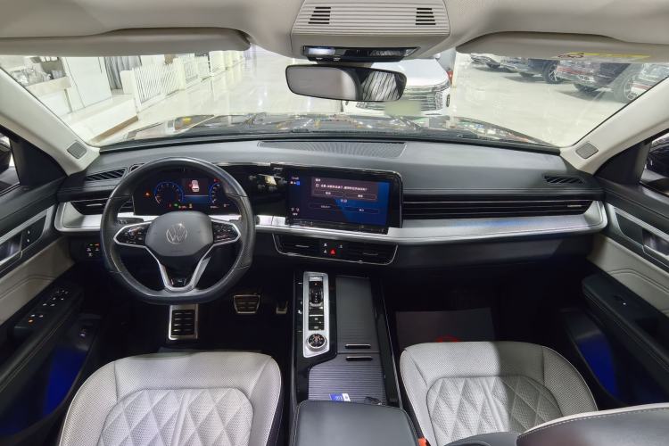 Used Volkswagen Tavendor 2023 380TSI Four-Wheel Drive R-Line First Edition Interior 2