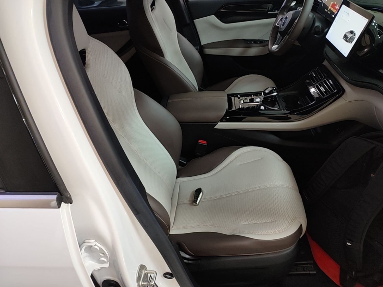 BYD Qin PLUS 2024 HONOR Edition DM-i 55KM Leading Model — снимка 19