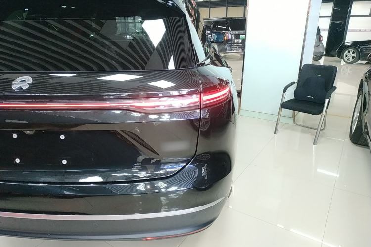 Used Nio ES8 2023 75 kWh Right Rear Taillight