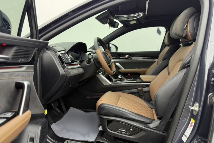 Used BYD Tang New Energy 2021 DM-i 112KM Prestige Model Interior 6