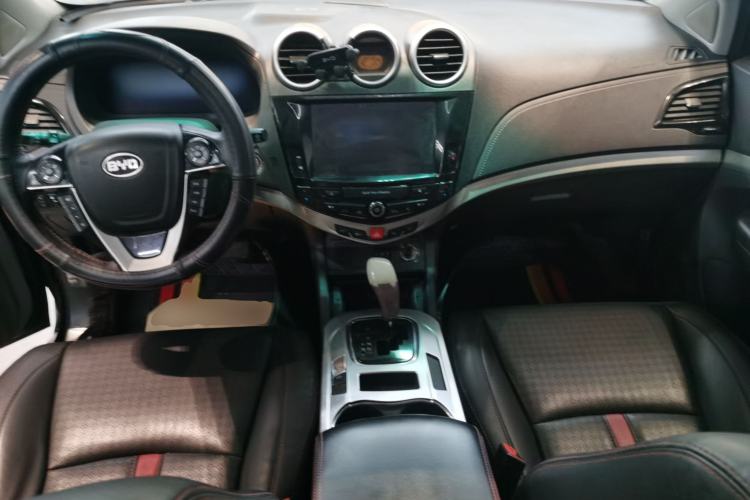 Used BYD S7 2015 2.0T Upgraded Automatic Flagship Version Center Console