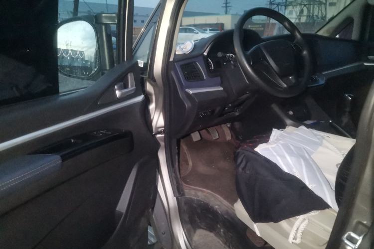 Used FORTHING Lingzhi 2025 M5 1.5T Long Wheelbase Base Model 7-Seater Interior 3