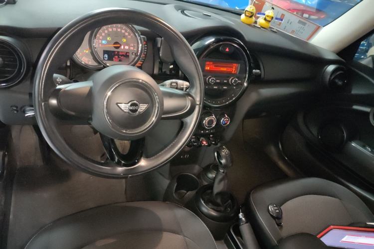 Used MINI 2014 1.2T ONE Center Console