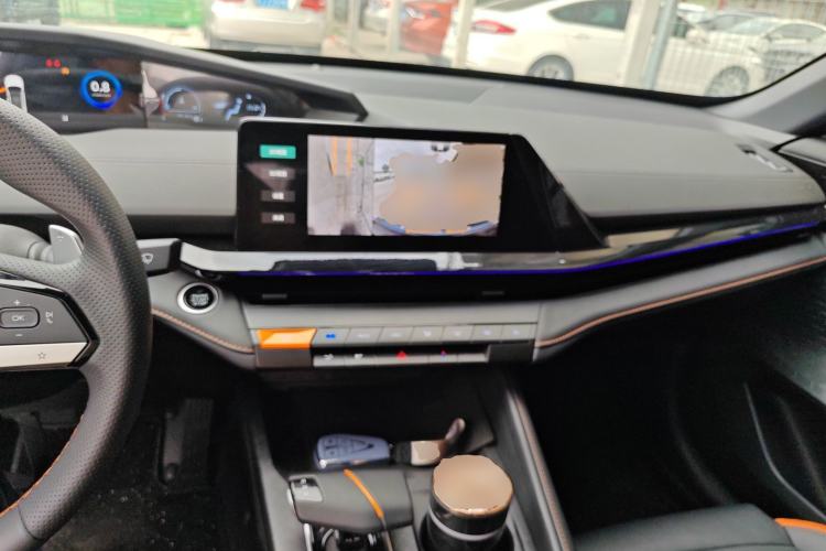 Used CHANGAN UNI-V 2024 1.5T High-Energy Version Center Console