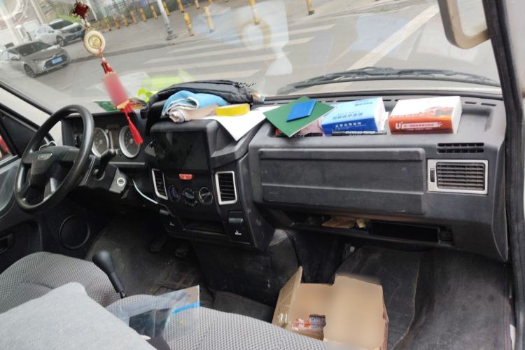 Used Iveco Daily 2020 2.5T A35 Passenger Van Single-Tire Mid-Roof Design 5-9 Seats China V Emission Standard
