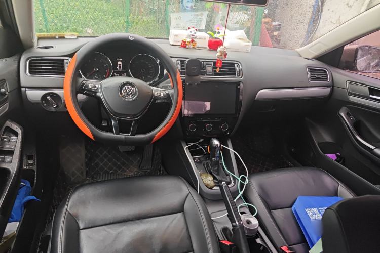 Used Volkswagen Sagitar 2018 280TSI DSG Comfort Model Center Console