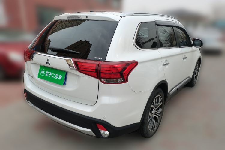 Used Mitsubishi Outlander 2016 2.4L 4x4 Elite Edition 5 Seats Rear Right 45 Deg